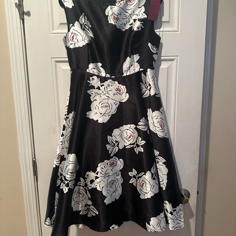 Metisu Chic Black and White Floral Maxi Dress Size L New